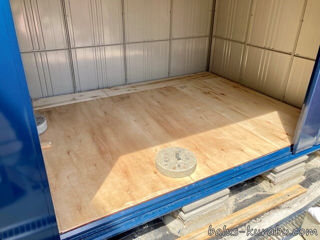 倉庫の床の木材板