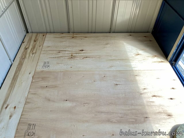 ガレージの床木材